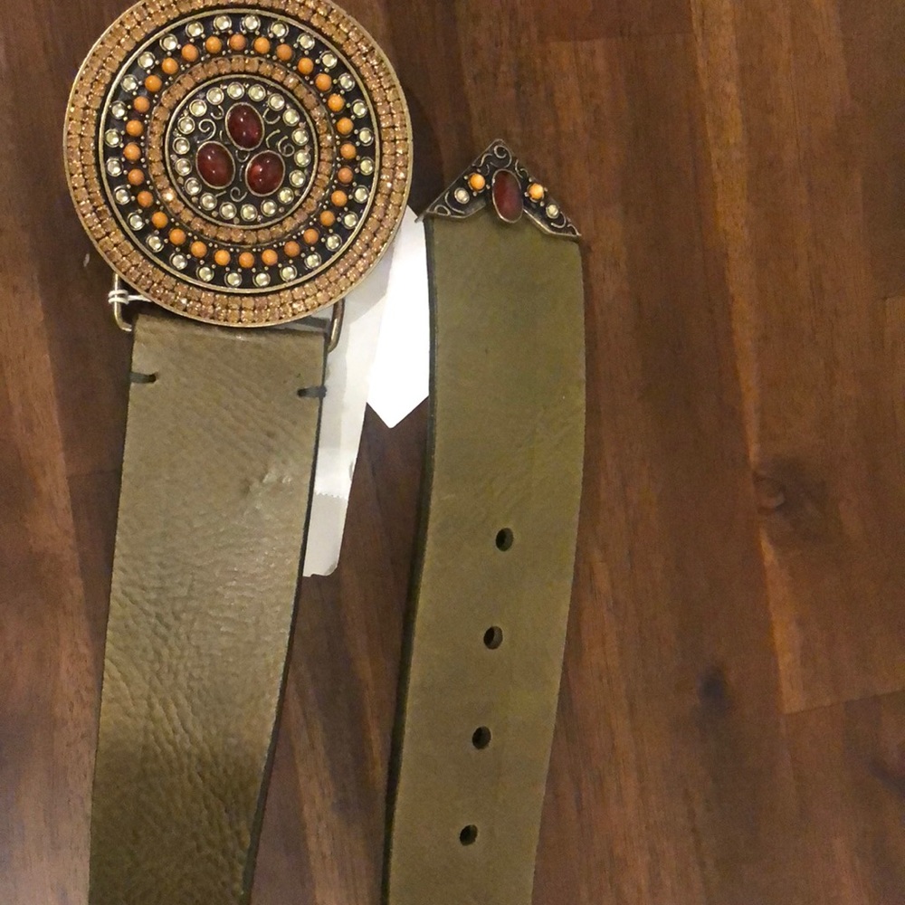 CHICOS LEATHER BELT SIZE SMALL